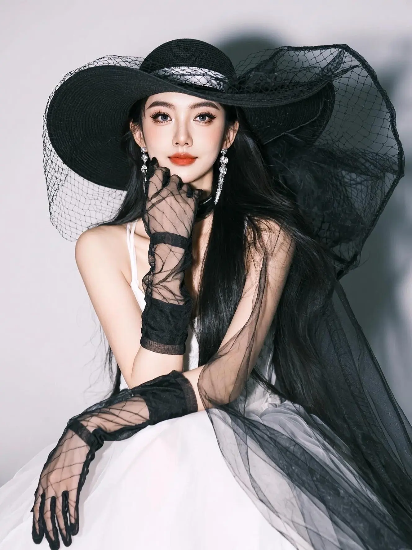 “才不做没有脾气的乖乖，玫瑰都是带刺的。”