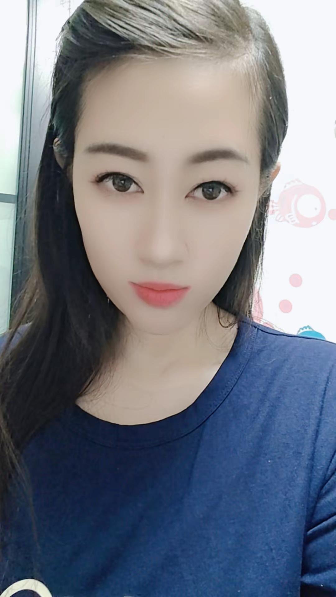 今年好好干 争取买一件碎花裙， 也感受一下polo衫的深情。