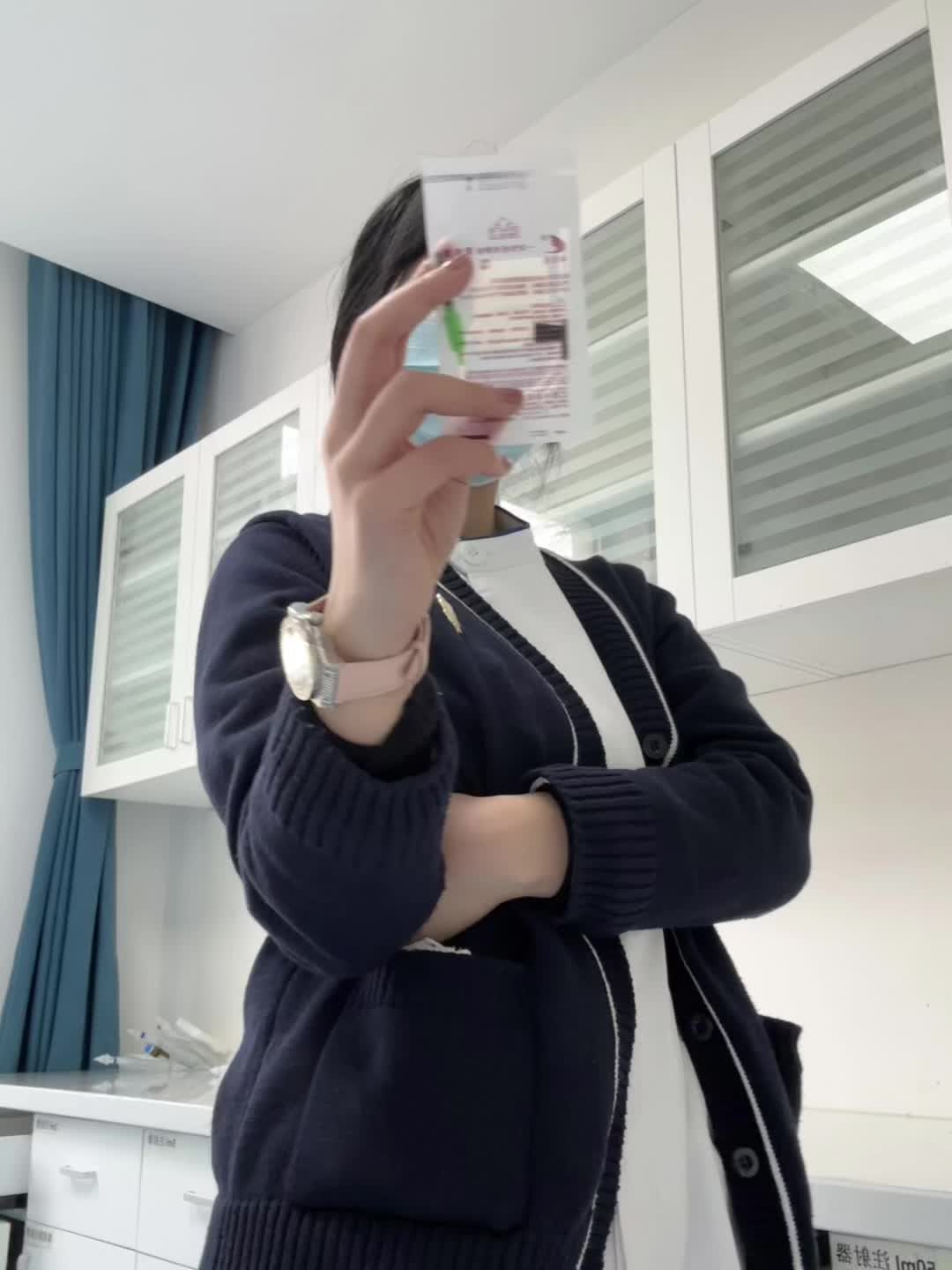 不用记住花的样子 因为我的一针不见血 你就会记住我