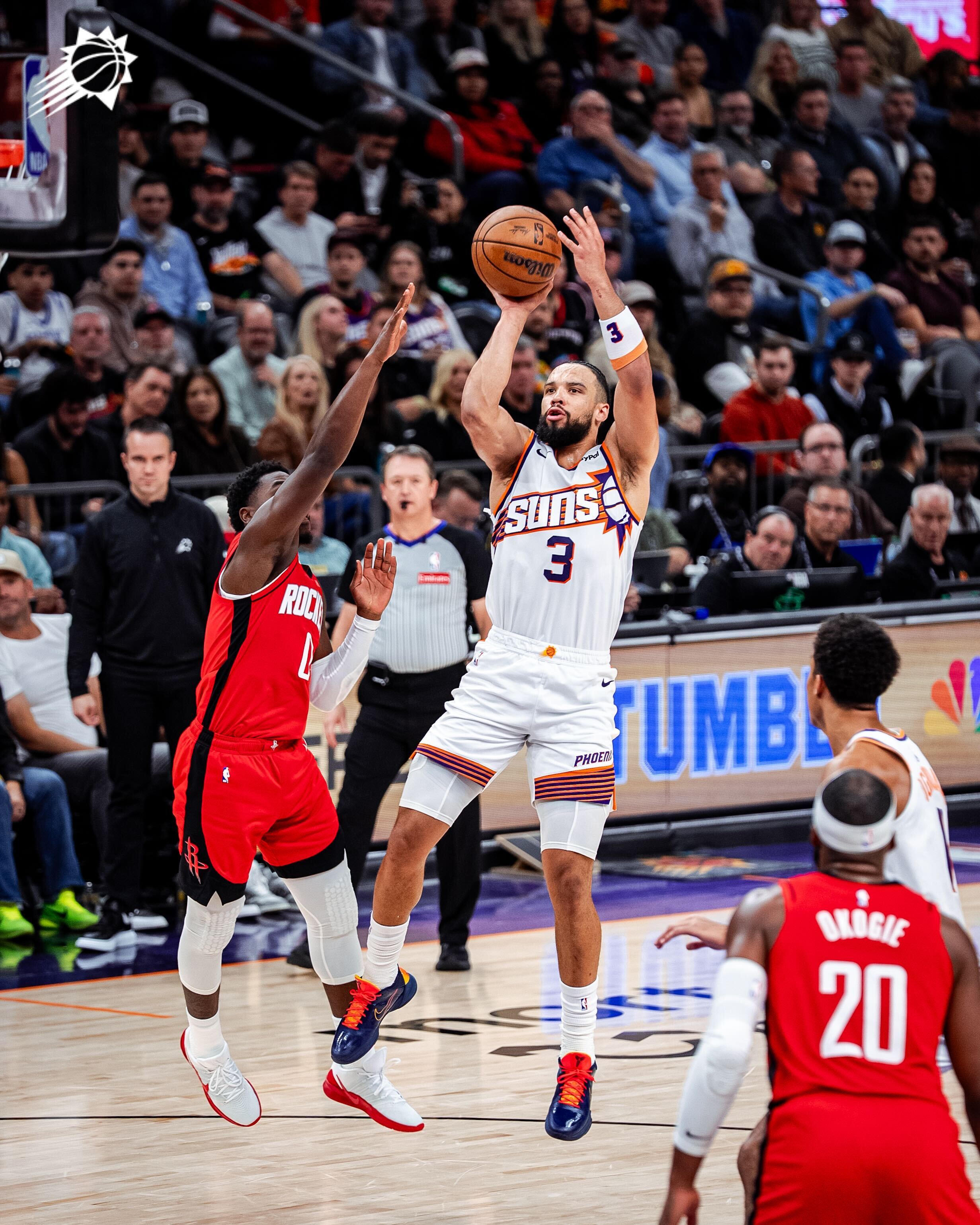 狄龙的神仙球又来了！一打二，对抗下撞飞申京，转身后仰空心命中🔥