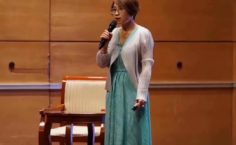 北大这一合作，让人费解！
 
2004年起，北大法学院赵宏任主任的人权与人道法研