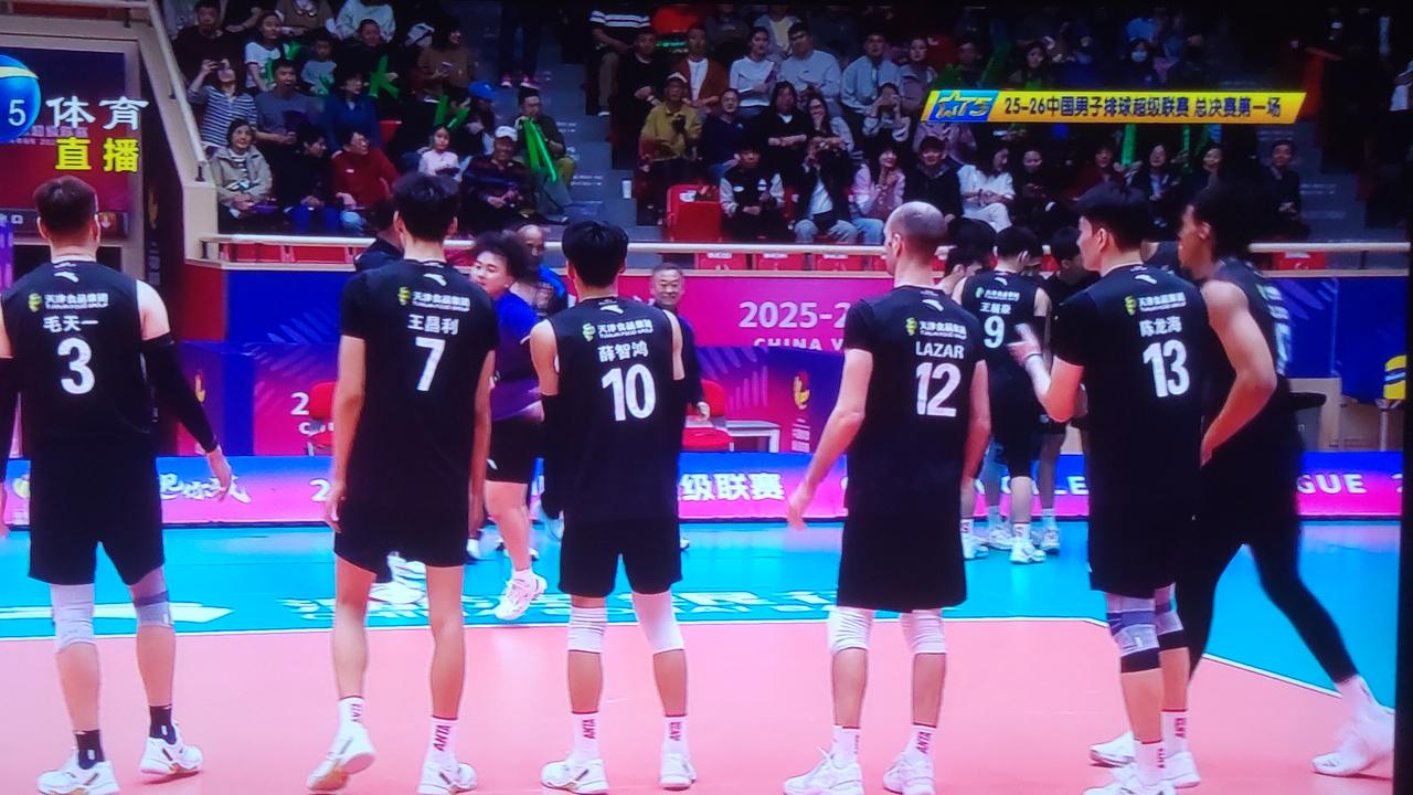 天津队真是东方不亮西方亮！真没想到天津男排今天决赛比赛状态这么好！主攻扣球势大力