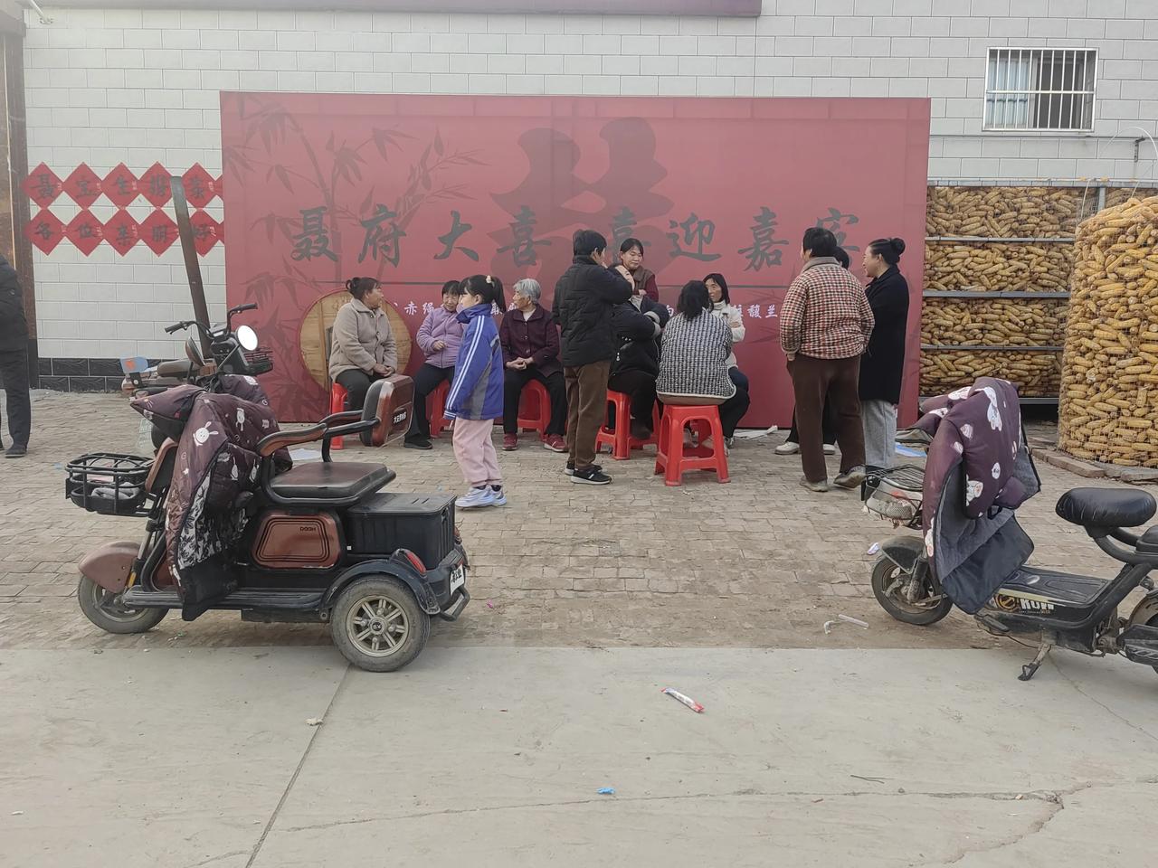 你知道农村的红白喜事结束后，人们议论最多的话题是什么吗。
人们议论最多的就是xx