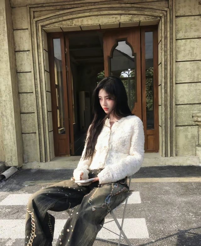 3月31日，鞠婧祎被举报税务问题后，依旧官宣了新剧《月鳞绮纪》明天定档播出！原以