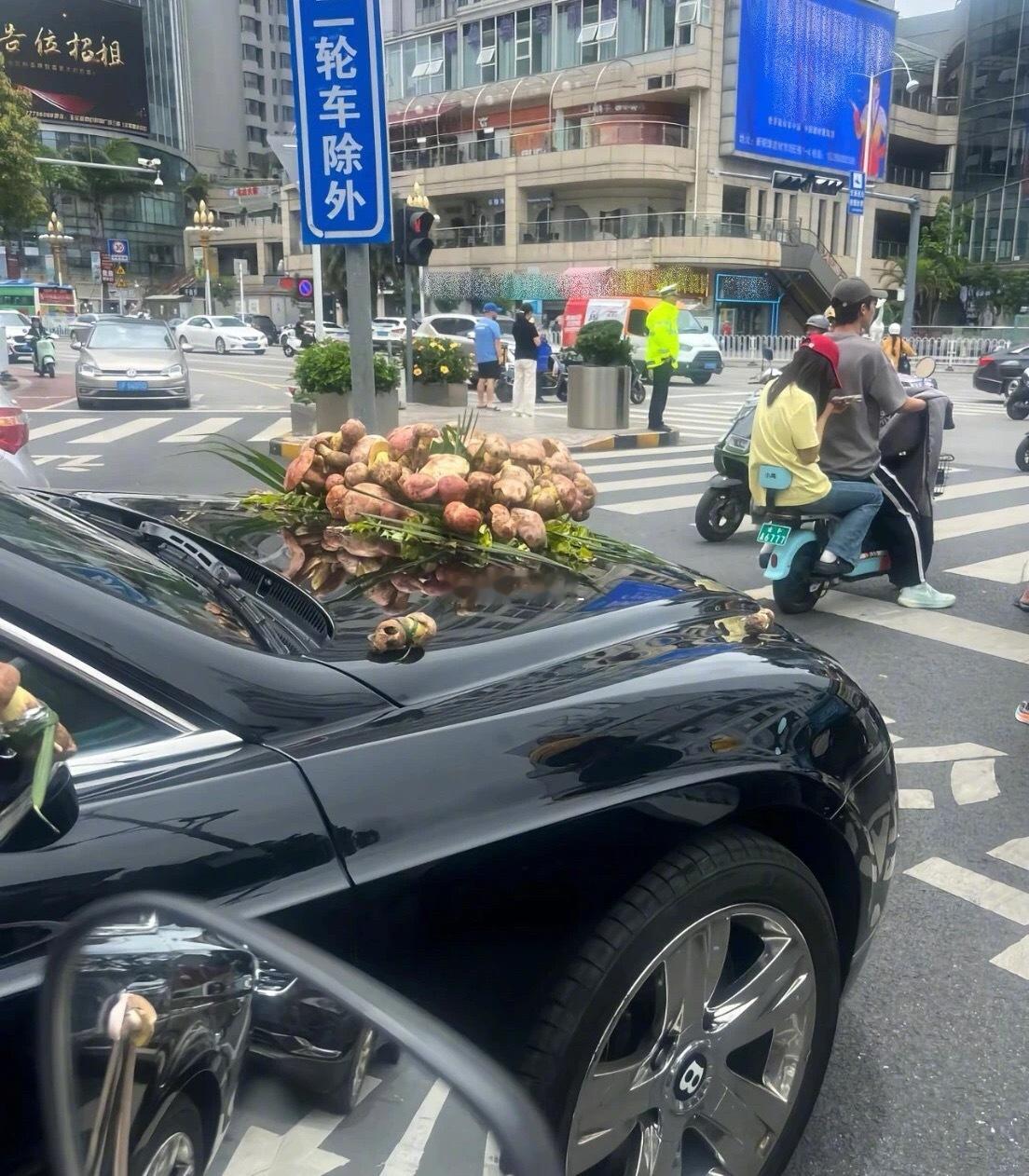 云南人的婚车都是放菌子？？刻板印象又加强了！ ​​​