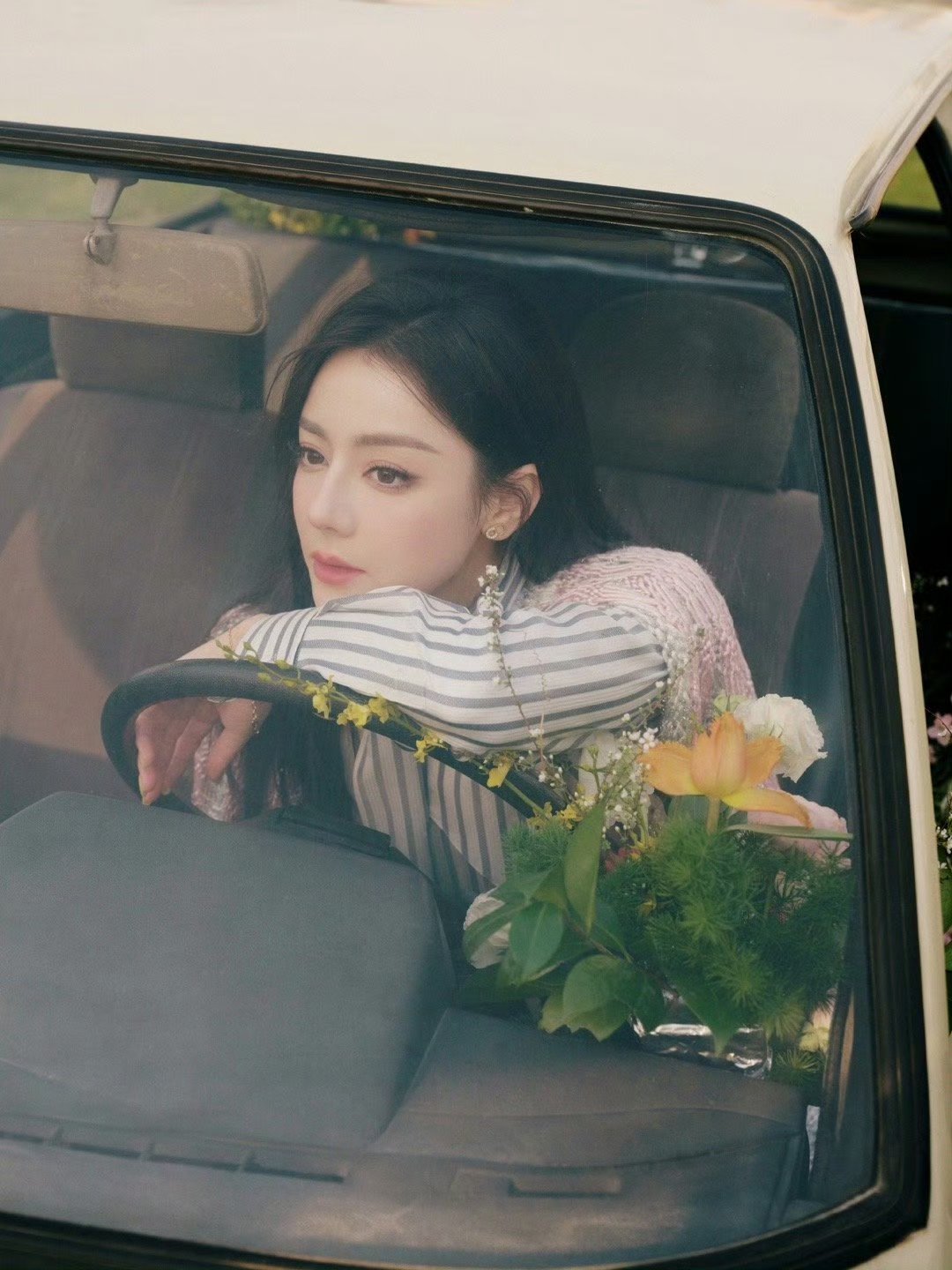 迪丽热巴化妆王亚飞发型丽杰热巴就是时尚女王！女娲的手怎么能这么精巧！！！太美了，