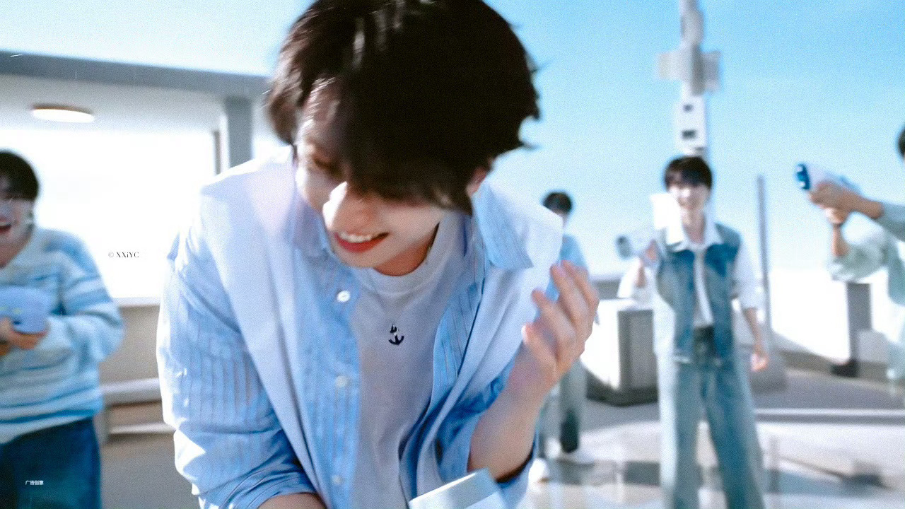 严浩翔 ❤️严浩翔高露洁品牌代言人 ❤️严浩翔 极限挑战 ＂星河坠入潮汐，爱意涌