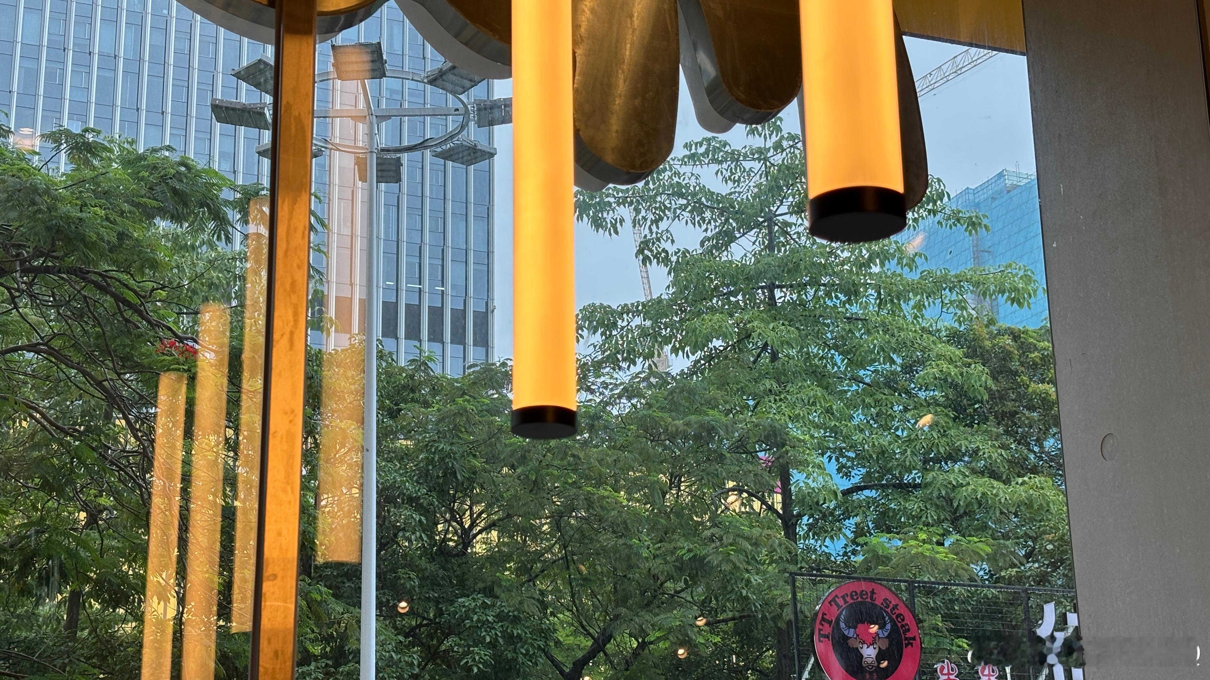 试过很多个天气预报了，没有一个能预计广东的天气。预报说下雨的时候没有一滴雨，预报