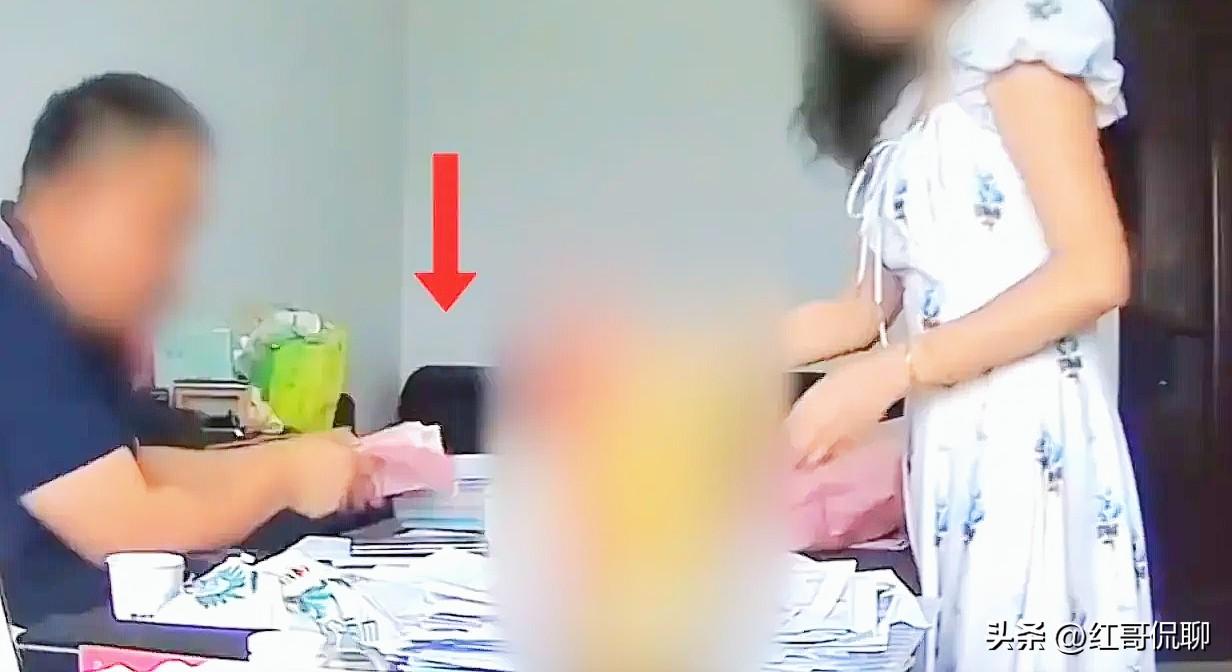 常德董事长收钱记，宛如一部当下贪官现形记，要好好深挖，看这些东西是如何应付监管？