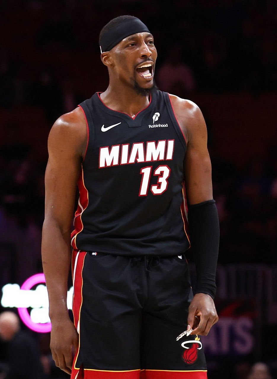 还有一点今儿没在垃圾时间刷分以前阿德巴约已经拿了快70分了nba