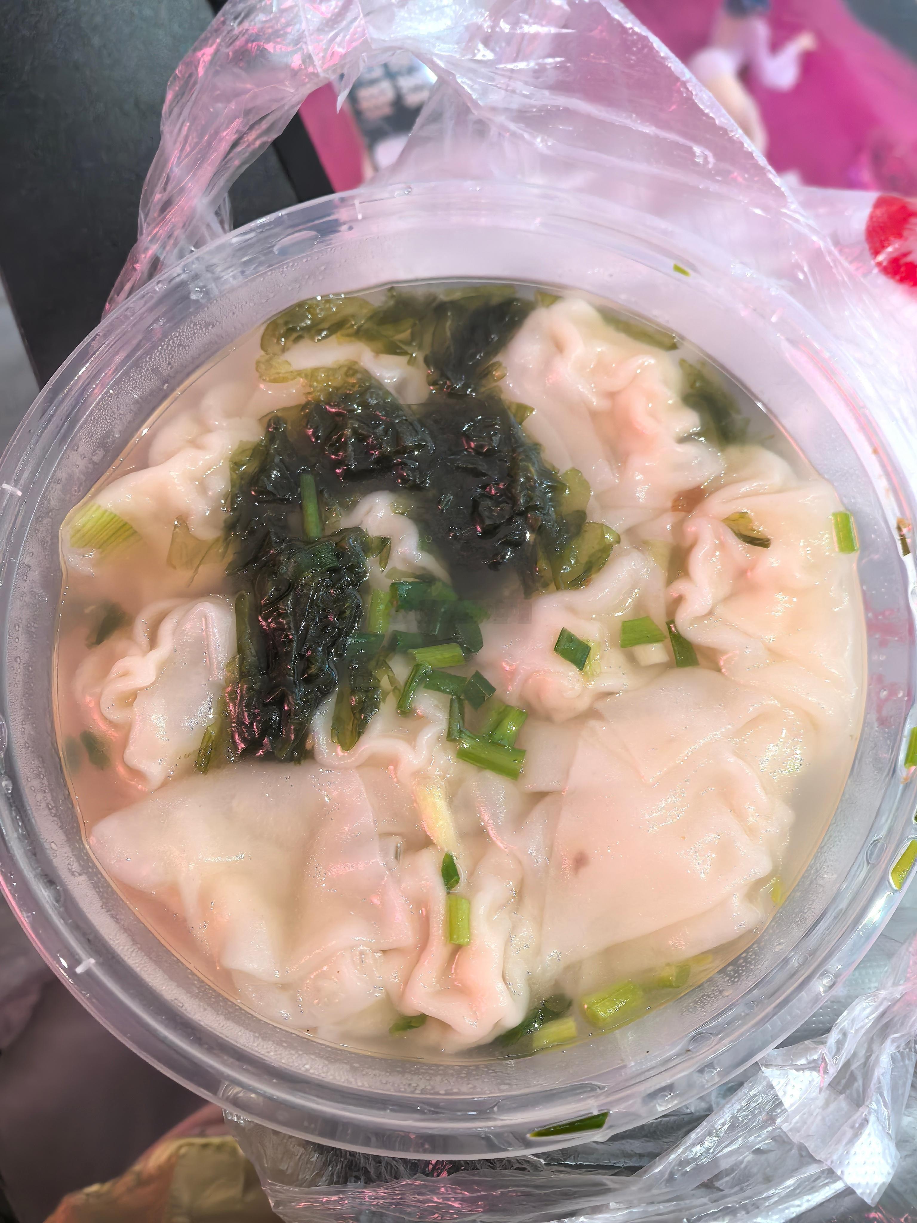 昨晚看剧里吃馄饨可把姐姐馋死了中午必须安排 ​​​