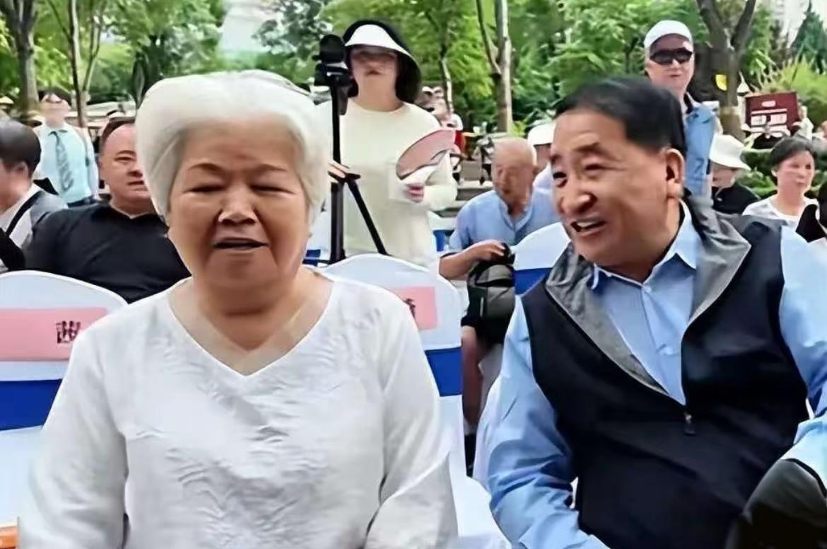 自然老去，个人更倾向于邢质斌老师 这样，而不像李谷一老师那样。

人一旦脱离职场
