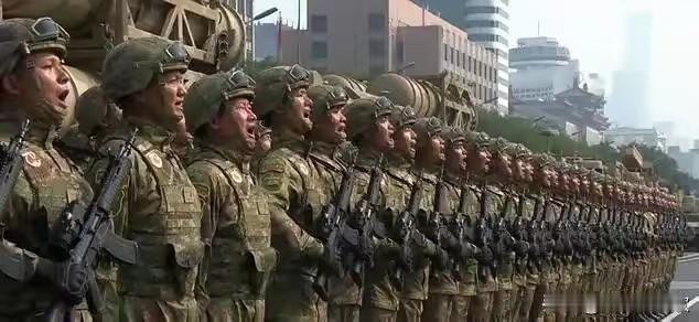 中美两个大国，几乎在同一个节骨眼上，同时把士兵手里的枪换了。中国掏出的是QBZ1