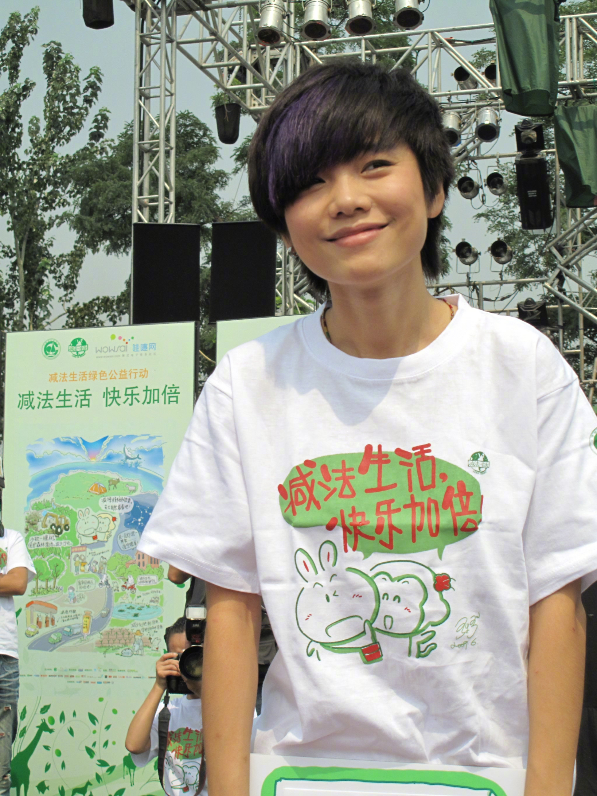 怪不得马天宇想近距离吃瓜马天宇厉娜许飞09年合照 2009年马天宇厉娜许飞同台活