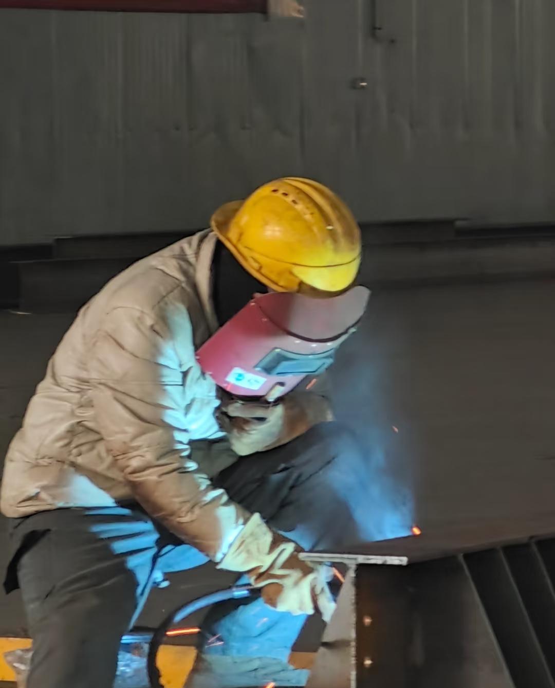6000元一月招一个焊工师傅怎么这么难了，难道所有的焊工师傅都自己开店当老板去了