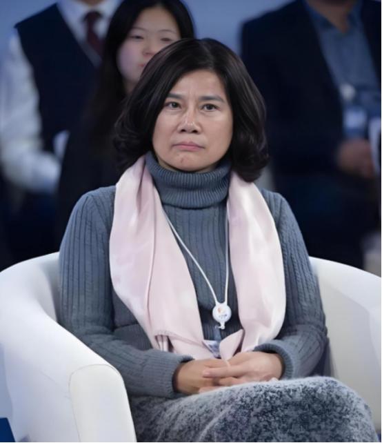 董明珠说：“到今天为止，我儿子没有让人知道我是他的妈妈。他自己找了一份工作，既没