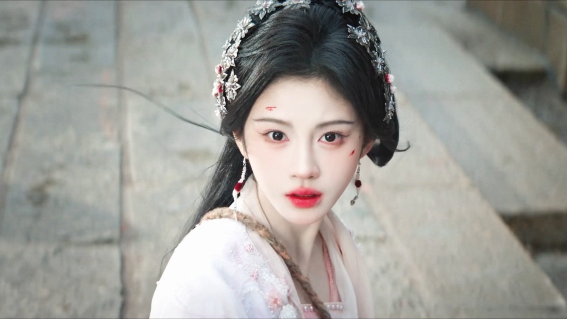 每一帧画面都美妙的素衣小狐狸鞠婧祎 / 月鳞绮纪