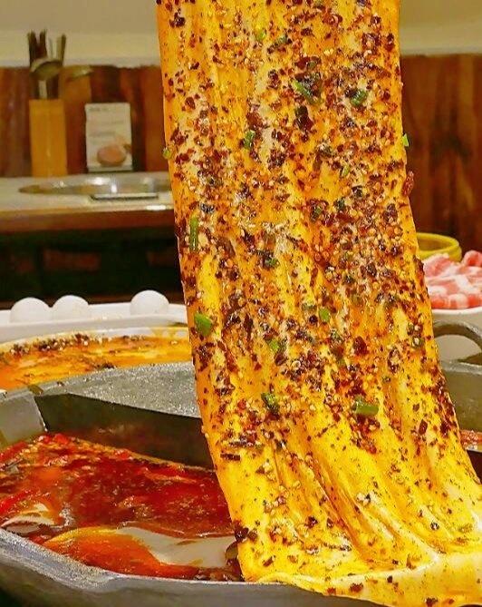 这是什么？重庆火锅可以这样吃。。。
📍广州 枵燃重庆火锅(天河南二路店)
在天