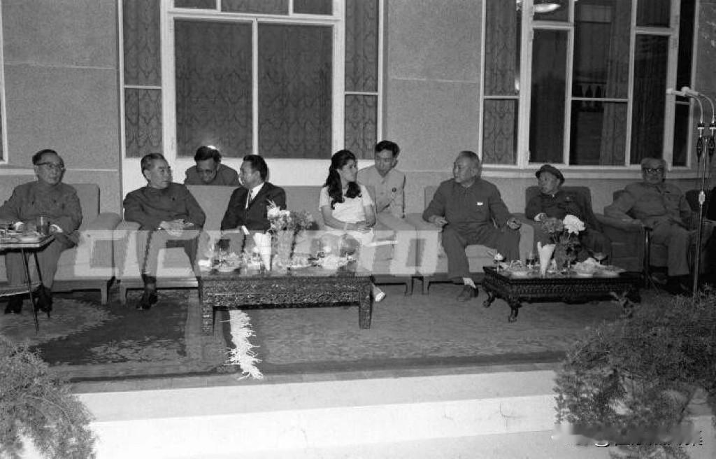 【周总理历史上的今天——5月27日】
1970年5月27日，周恩来总理出席阿富汗