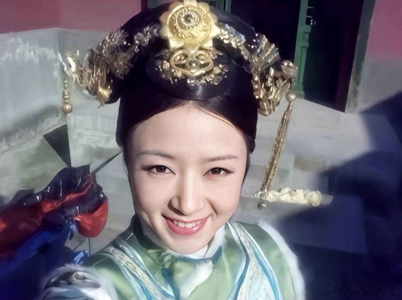 甄嬛传华妃一个月吃了60斤鸡蛋500条鱼华妃本就性格张扬，生活上绝不委屈自己，吃