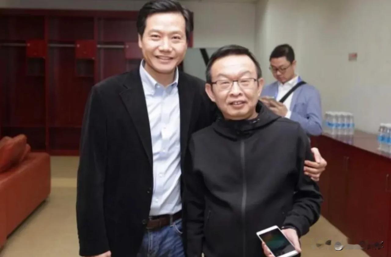 雷总和陈年就是一对喜感十足的好基友，很多人都不知道雷军早年甚至给凡客诚品当过模特