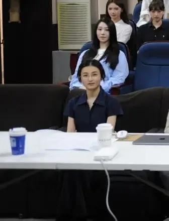 我仪和窝🍁戏路太宽了吧，明明年纪轻轻，却演出了教导主任的压迫感 