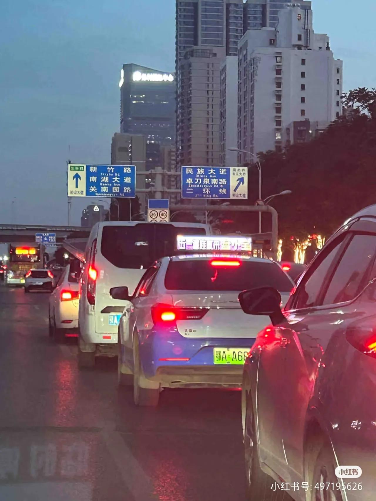 今天下班晚高峰光谷奇堵无比，非常异常，据说有封路，部分高架不让走，这是否与明天开