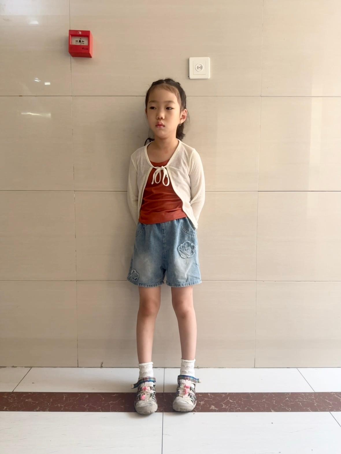 小满幼儿园ootd 我生了一个妈宝女 昨晚的睡前对话1.小满：我明天不想上学我：