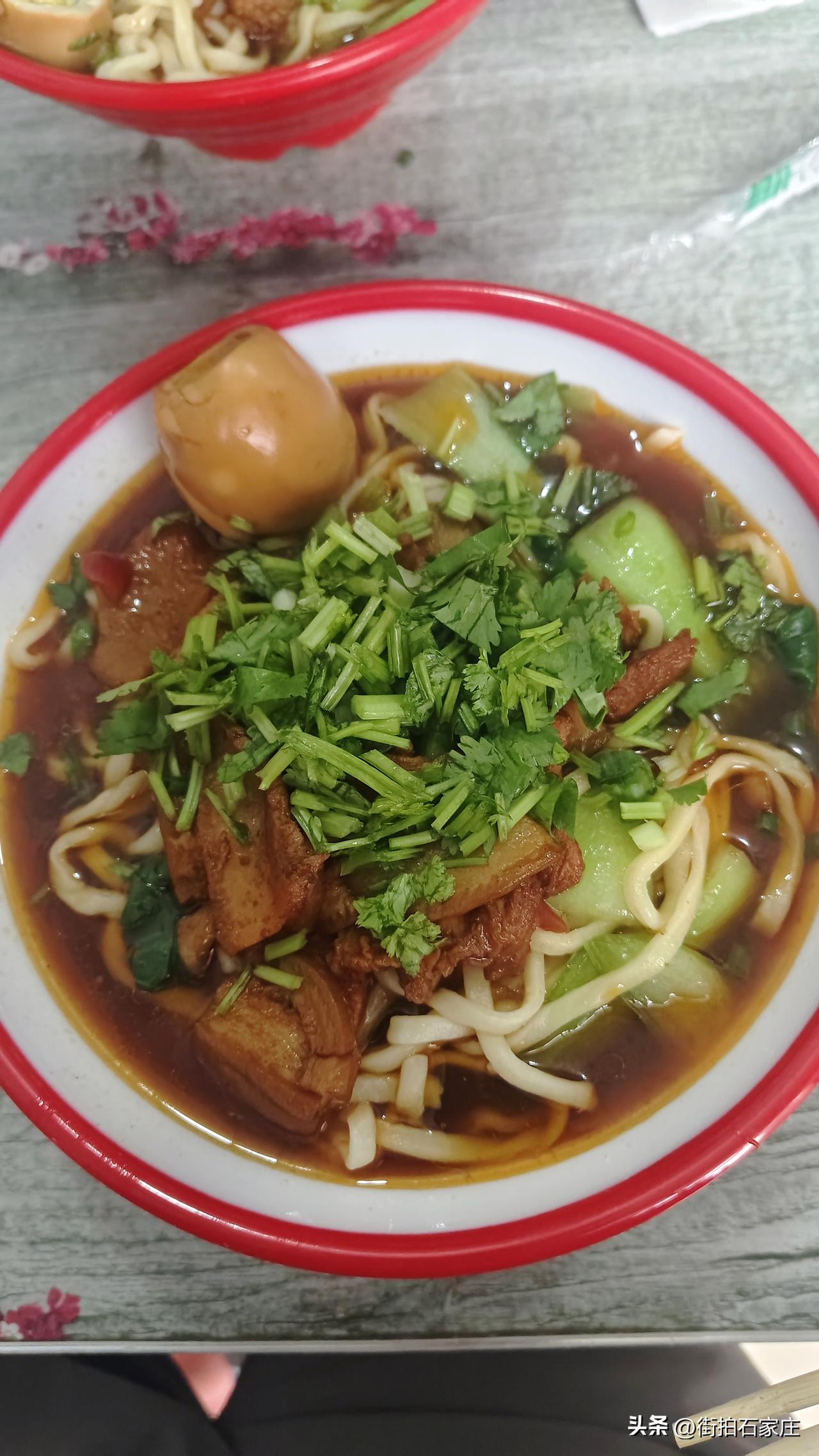 石家庄最好吃，但是最不出名的，就是灵寿腌肉面！
现在大家只认识石家庄特色安徽正宗