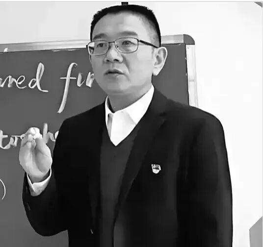 10月21日，记者从山东济南市历城区里仁学校获悉，因“被学生抢鸡排”走红的校长苗