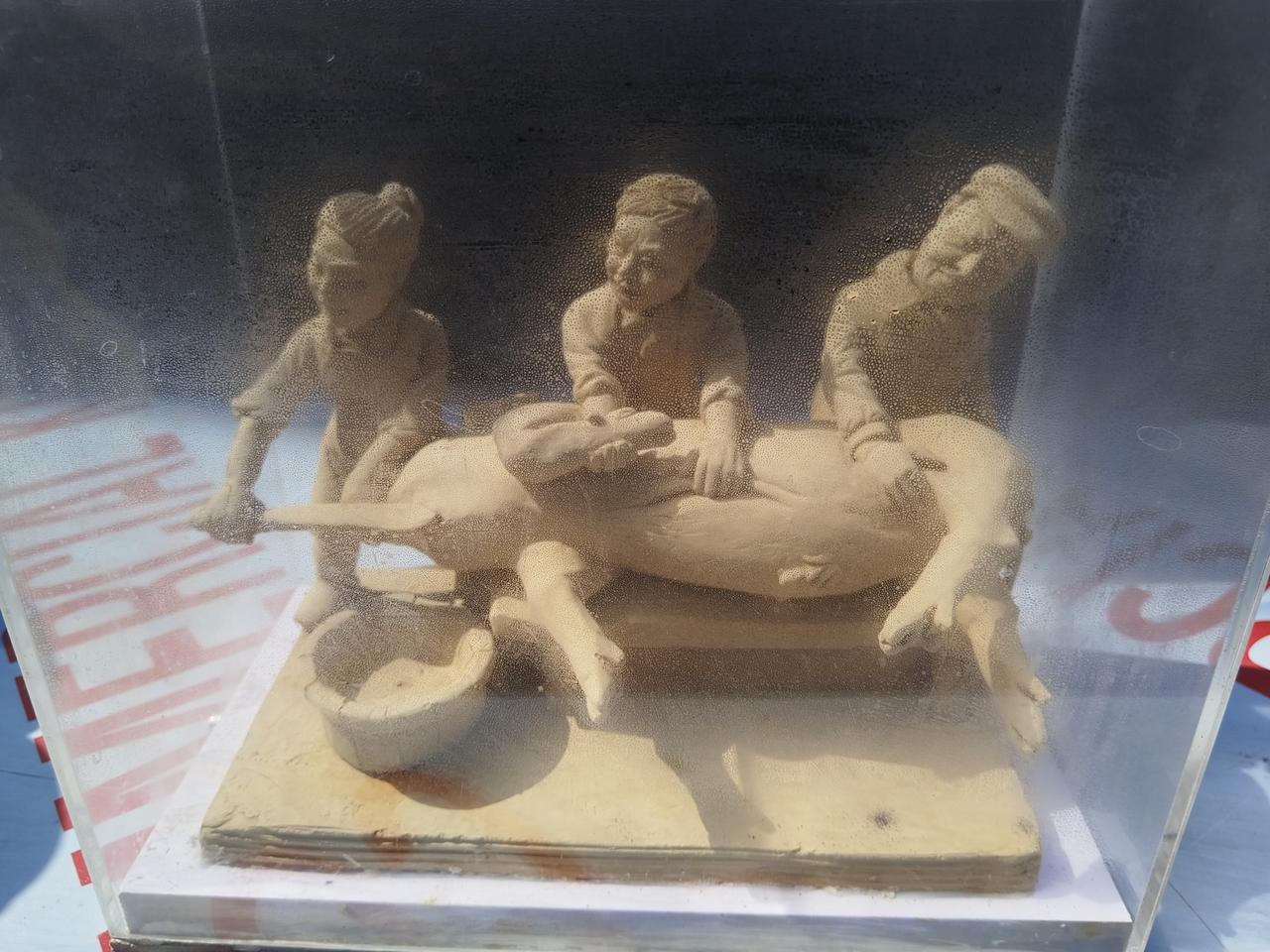 合川泥塑大师刘明君作品《杀年猪》