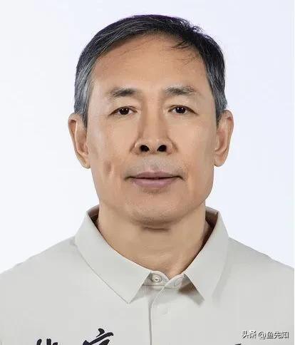 北京队缺核心后卫，陈盈骏来了，北京队缺大中锋，周琦来了，北京队缺组织核心，赵睿来