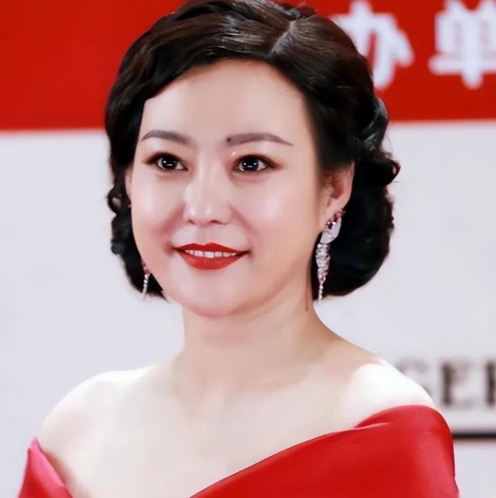 谁说离婚就是女人人生的败笔？看郝蕾就知道了。

她曾与邓超热恋，因拍戏分歧而分手