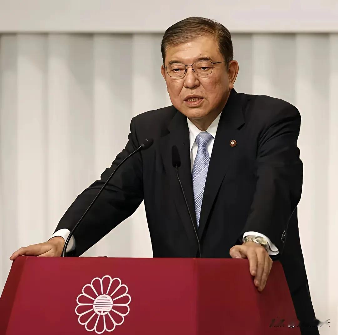 老虎不发威，真把我当病猫？7月30日上午，东京首相官邸突然灯火通明，石破茂把内阁