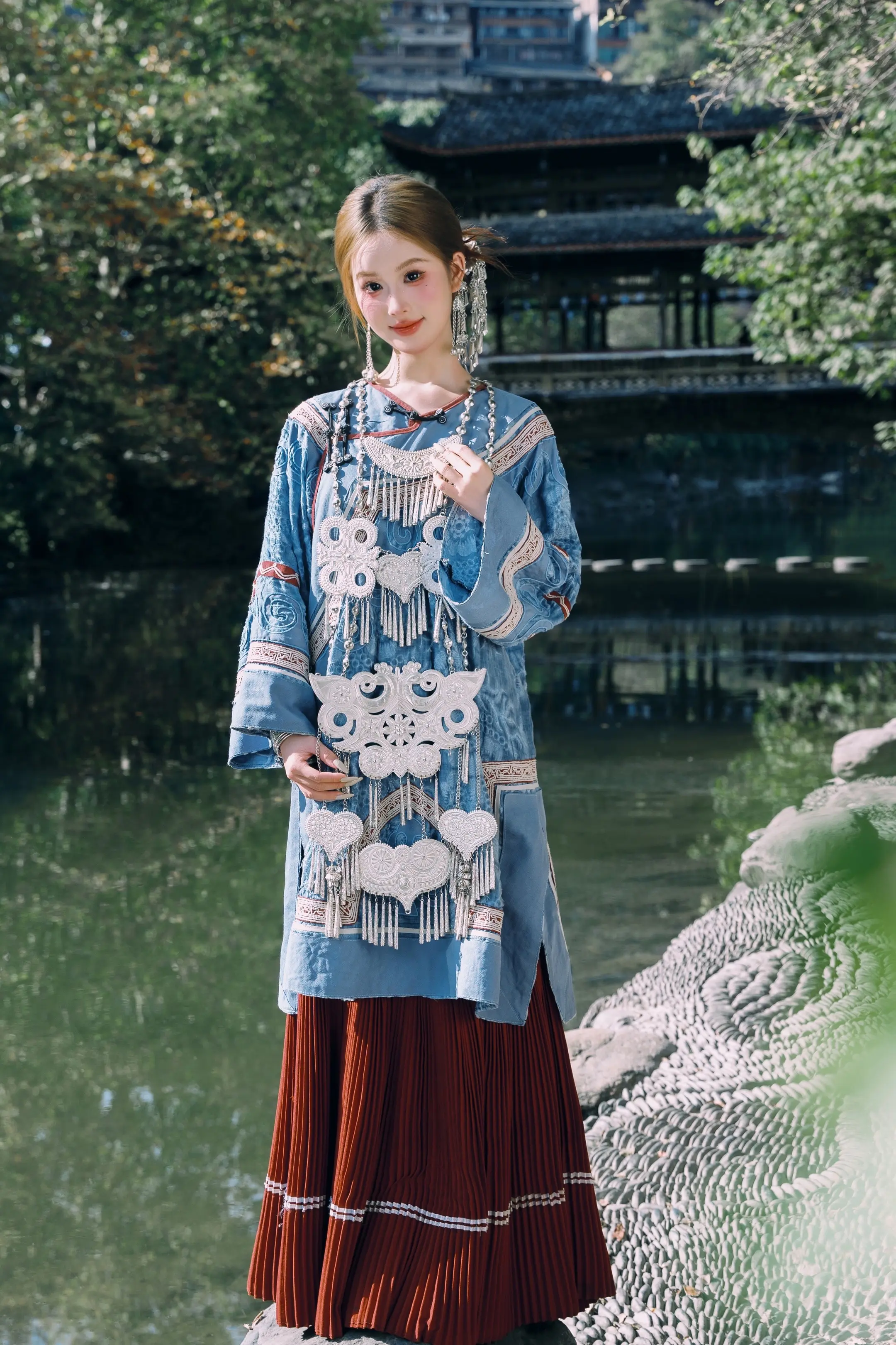 亲爱的彝族姑娘