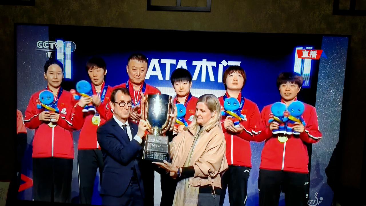 中国女团创下载入史册的一场经典对决！
      北京时间5月10日晚，伦敦世乒