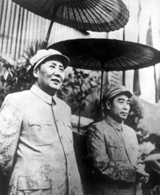 1952年8月11日毛泽东与周恩来