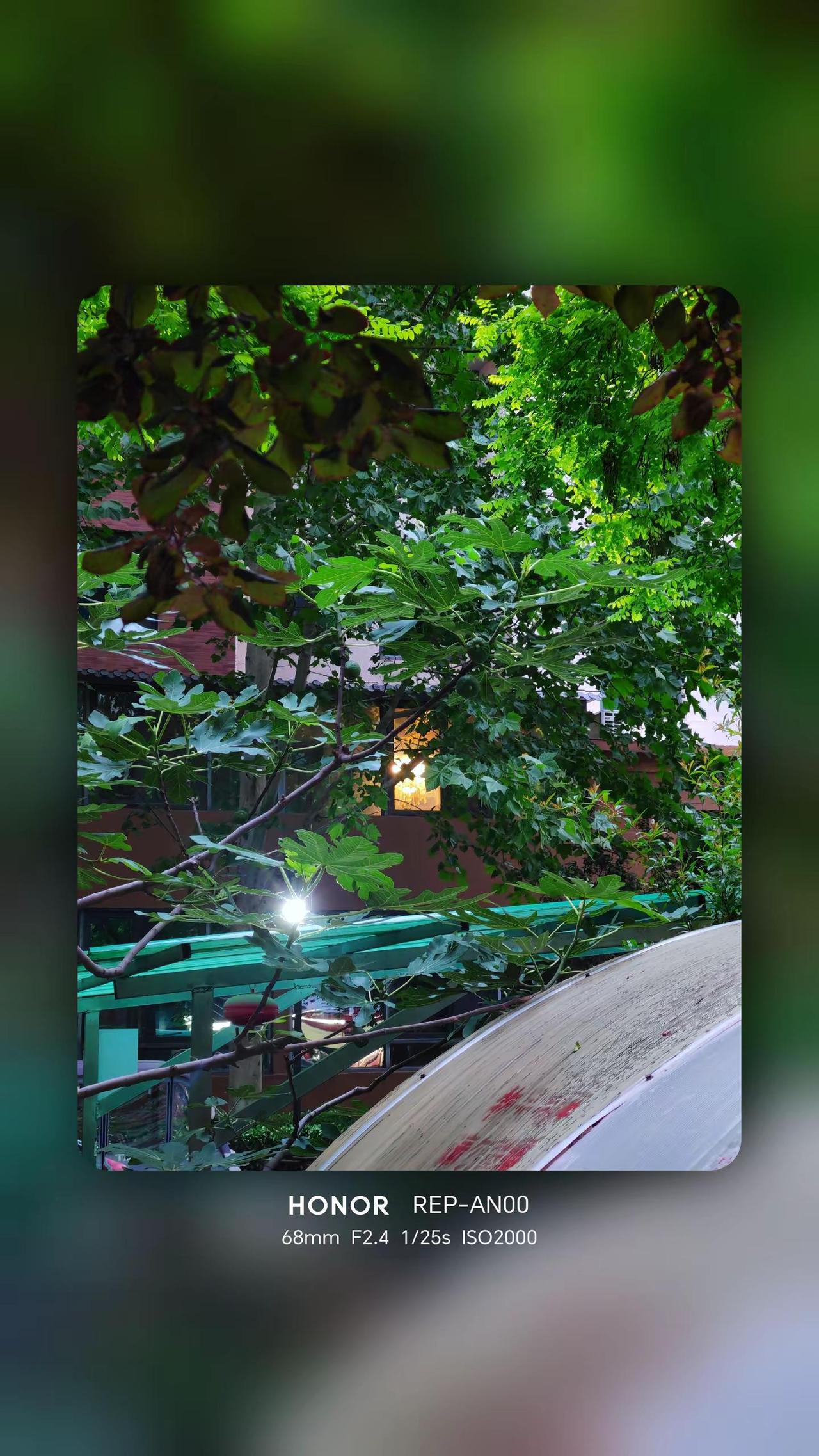 以前特别不理解，为什么人到了某个年纪，就突然爱往寺庙跑。直到自己也到了这岁数才发