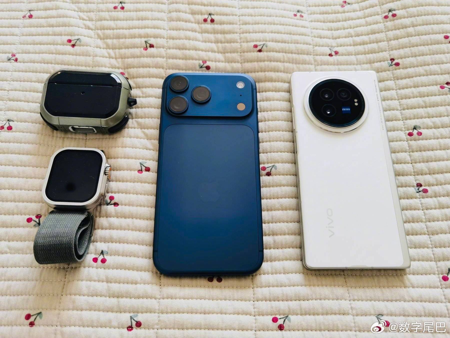 尾巴EDC 双持的最终形态就是果子➕安卓大折，既是双机  又是大平板EthanW