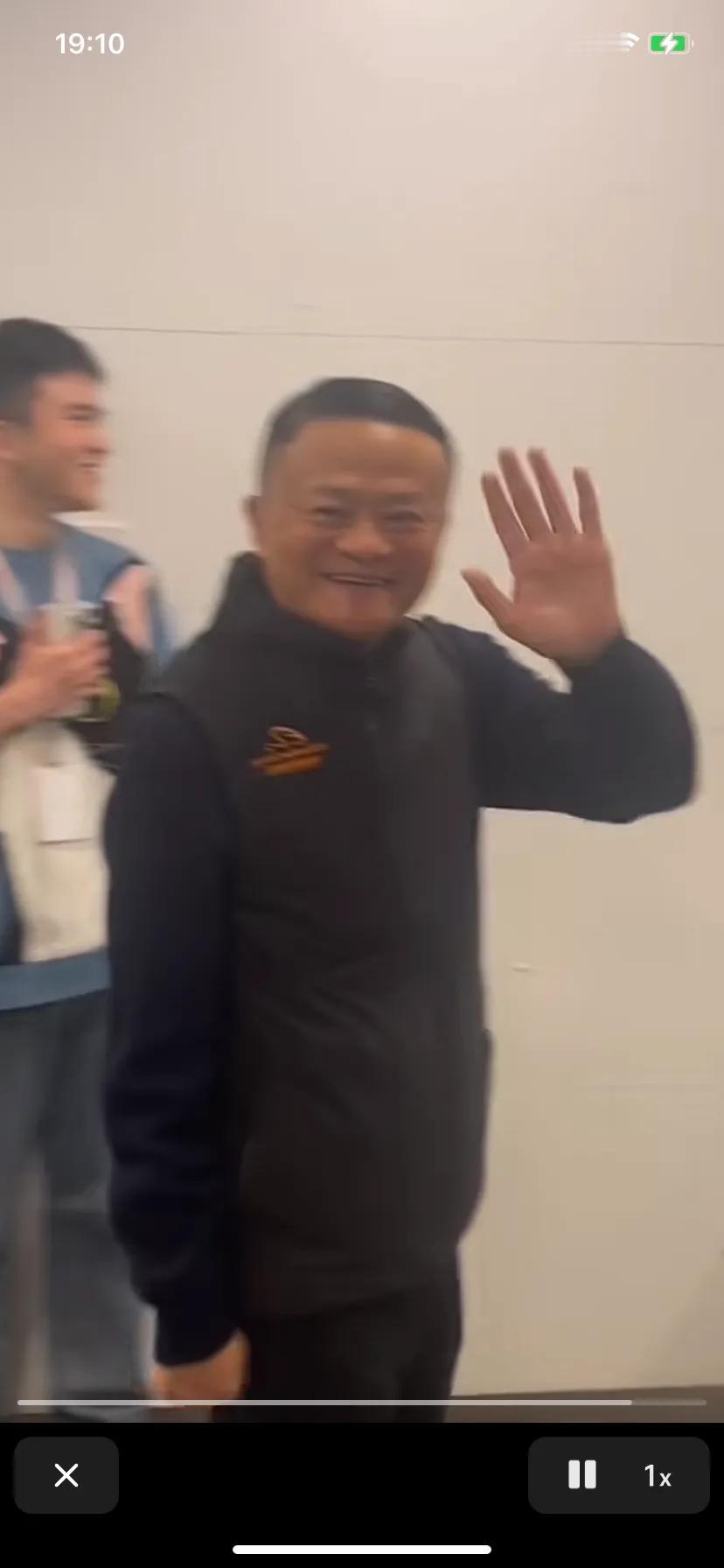 原来如此…
前几天，很多人都在关注已经久居海外的马云突然现身阿里总部和长沙…
各