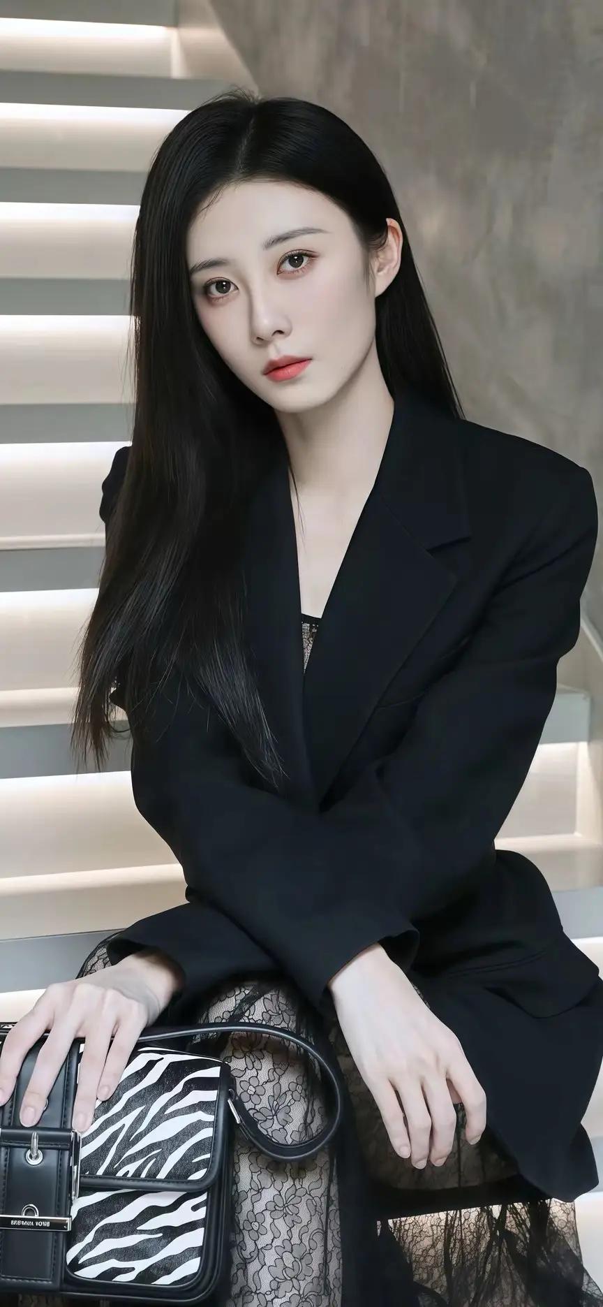 黑色西装搭配网纱裙，时尚又优雅，职场女性的完美选择！💄👠👗