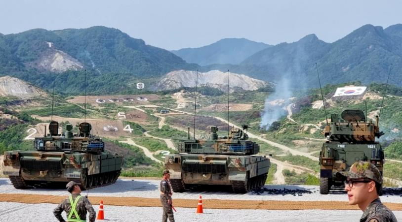 韩国军方进行炮兵演习以应对朝鲜的射击


1月5日下午，韩国军方针对朝鲜的炮火进