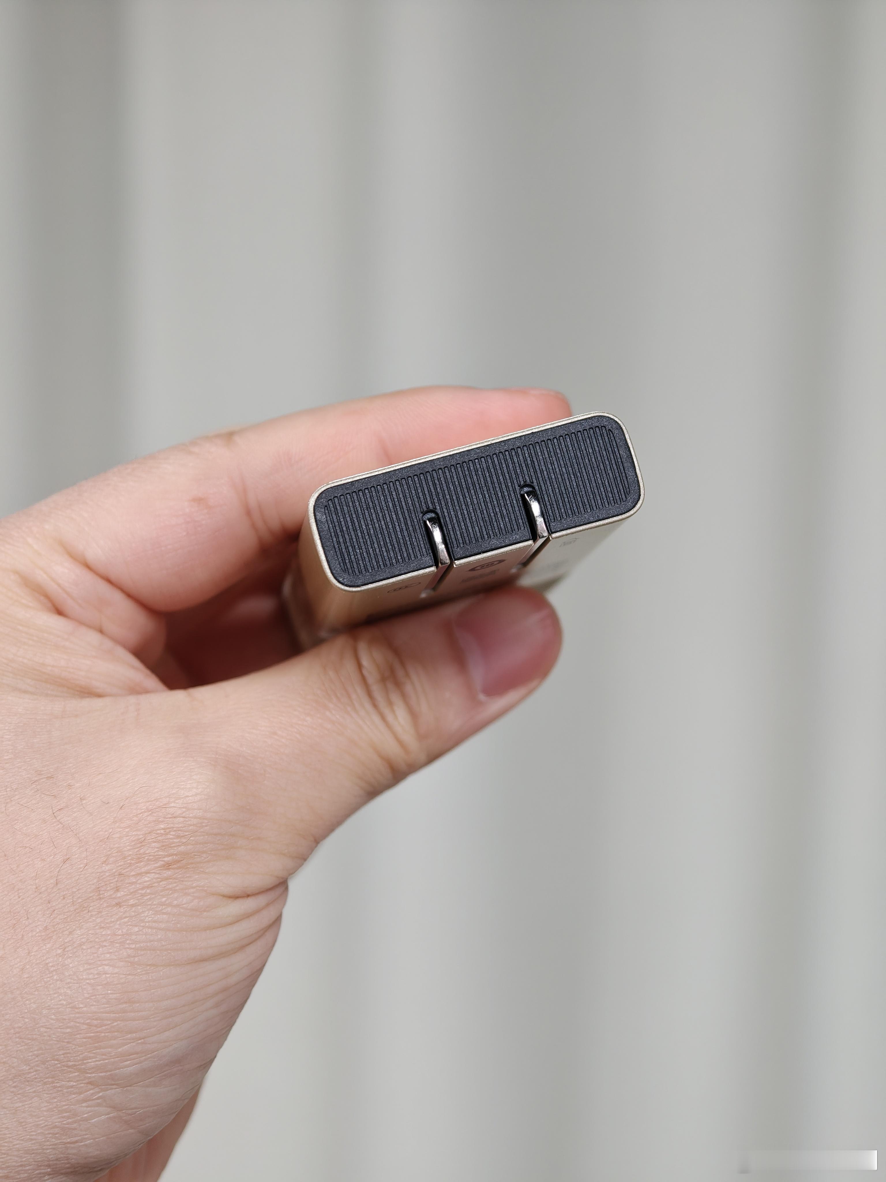 酷态科6号，65W卡片式氮化镓充电头 新年版，转发即可抽取~薄薄十几毫米，适合随