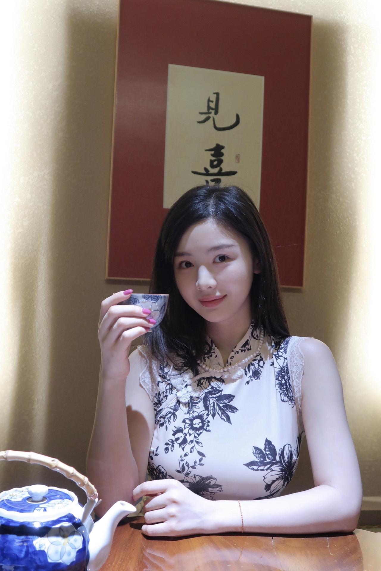 茶为水，水为财，喝喝水，发发财。
生活 古典美 日常生活 茶