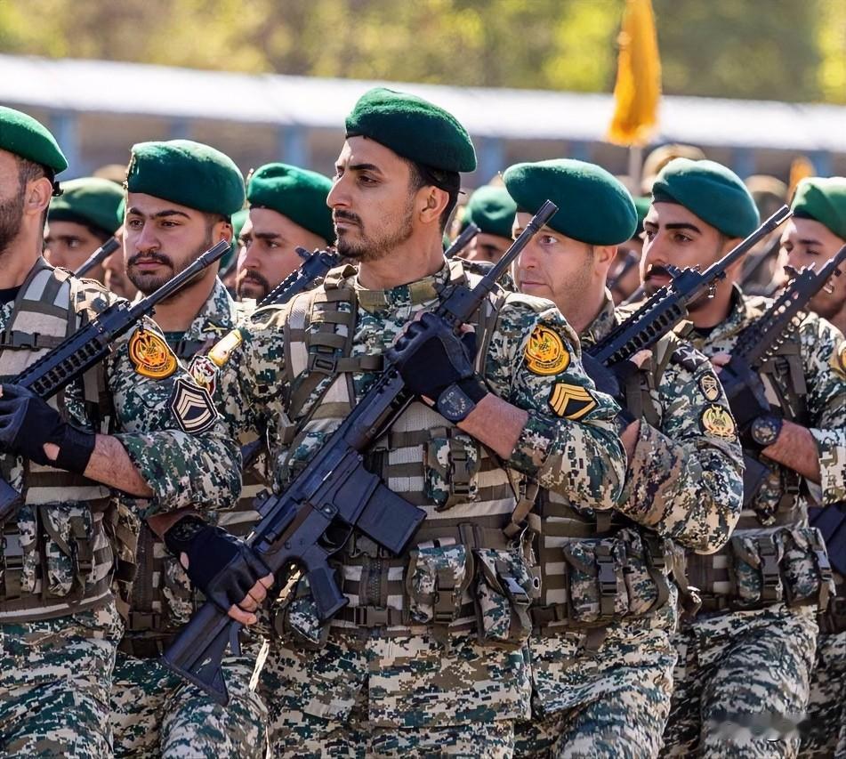 重磅！伊朗军方表态向新任最高领袖效忠，强调要战斗到底。伊朗新一任最高领袖穆杰塔巴