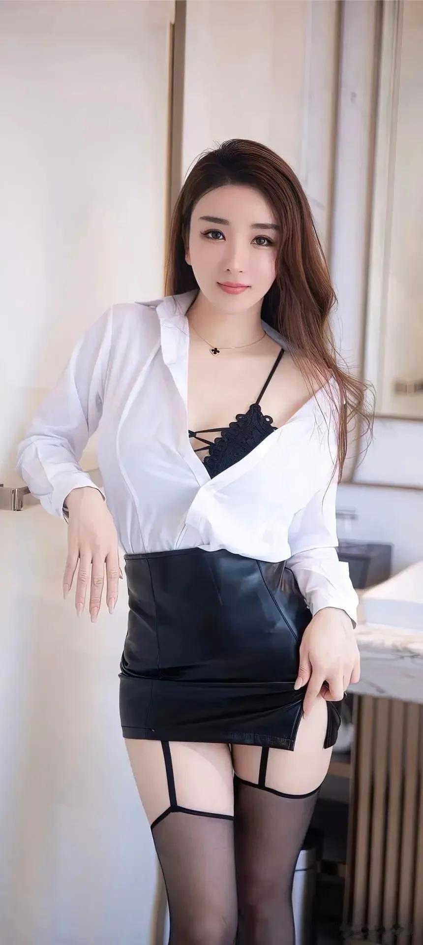 #紧身包臀裙怎样搭配好看#
#迷人的极品身材# #好身材性感女神# #性感翘臀完