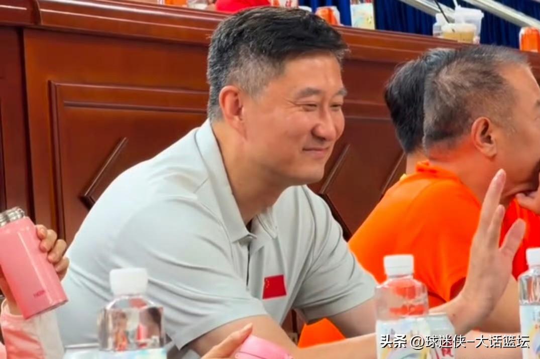 杜锋续约迟迟没动静，广东男篮要换外教了？

联赛结束一个多月，各队换帅动作不断—