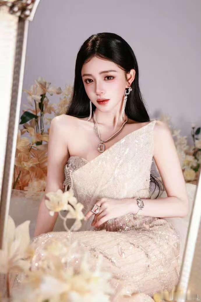 鎏光盛典短剧演员造型鎏光盛典短剧演员红毯生图鎏光盛典短剧演员红毯 