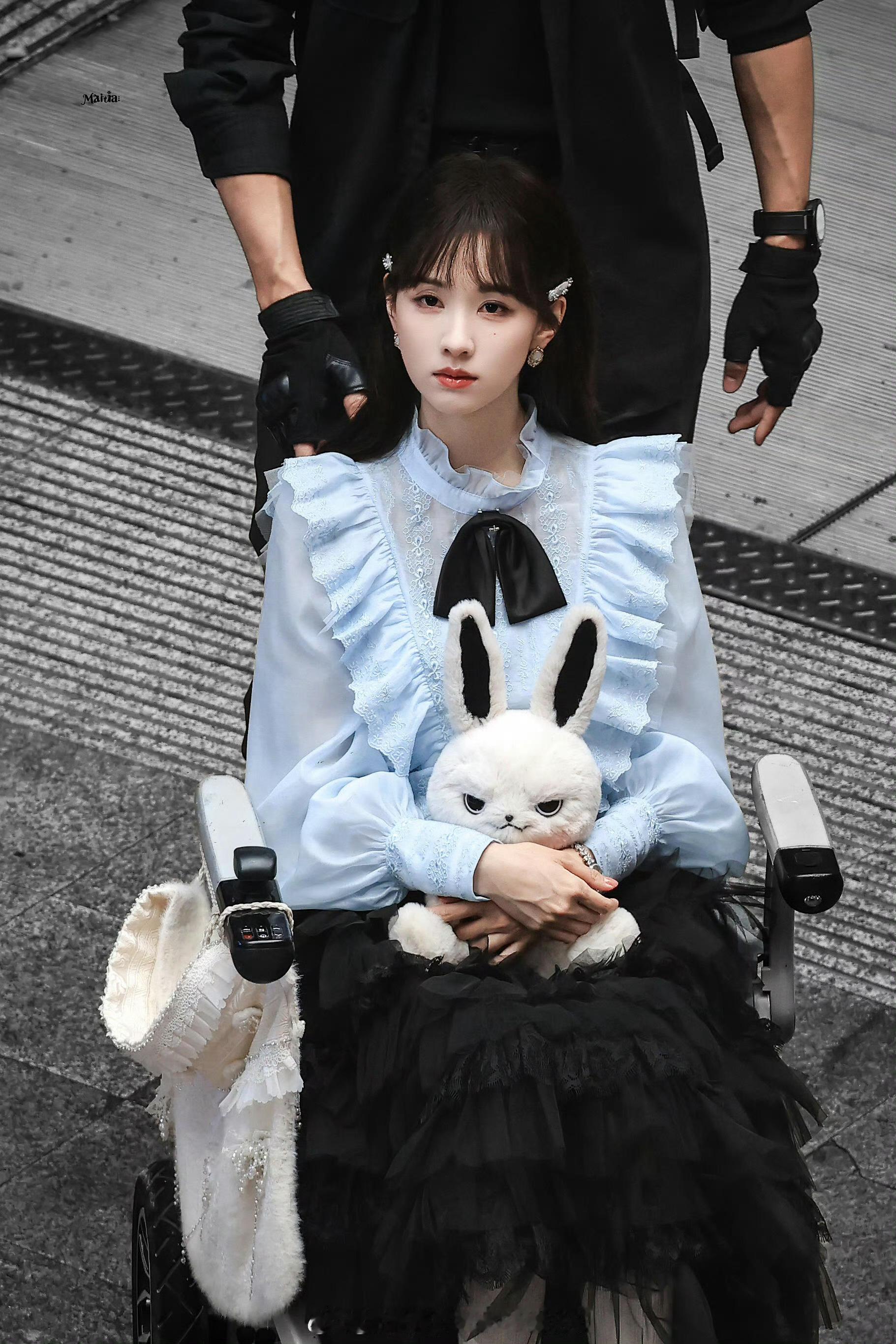 陈都灵《今天也没变成玩偶呢》白幼薇新造型路透🐰