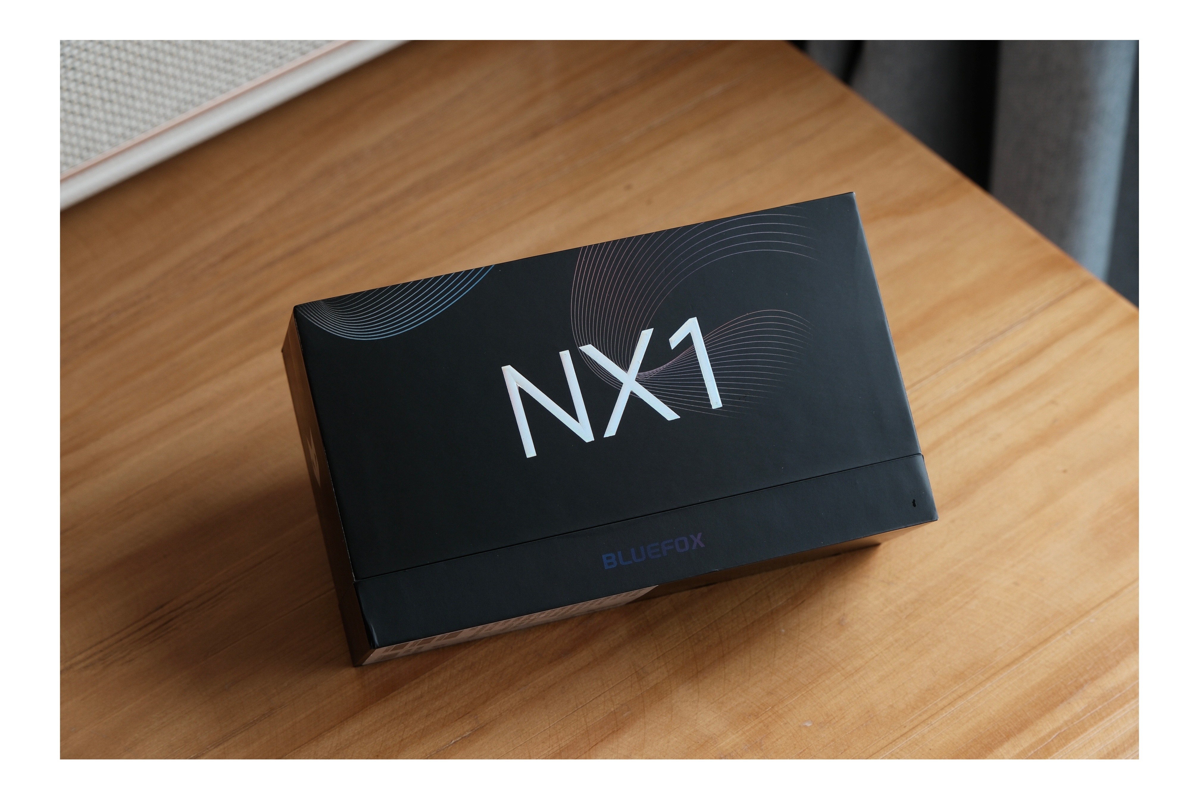 蓝狐NX1迷你小手机开箱，这才是真·小屏手机啊，还没一个巴掌大。你别说机这几百块